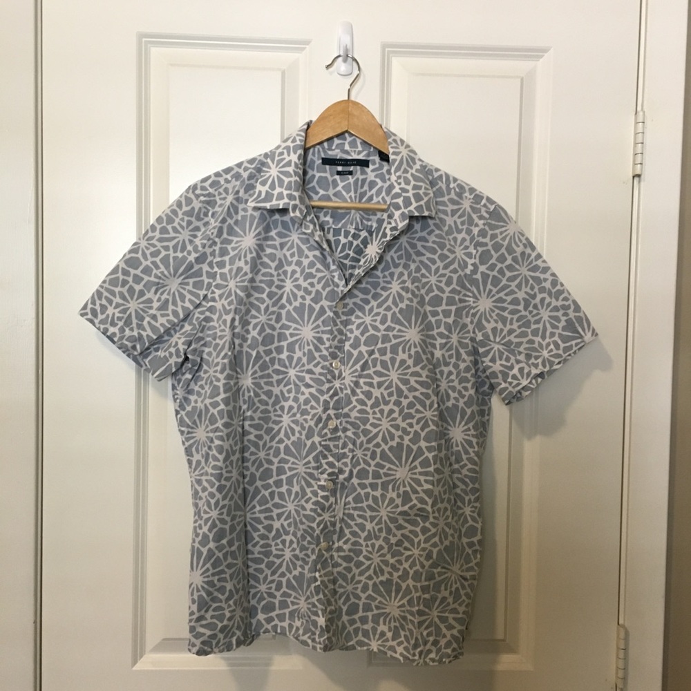 Perry Ellis SlimFit Button Shirt